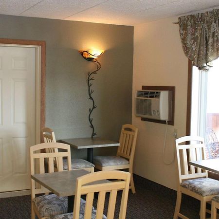 Super 8 By Wyndham Rapid City Εξωτερικό φωτογραφία