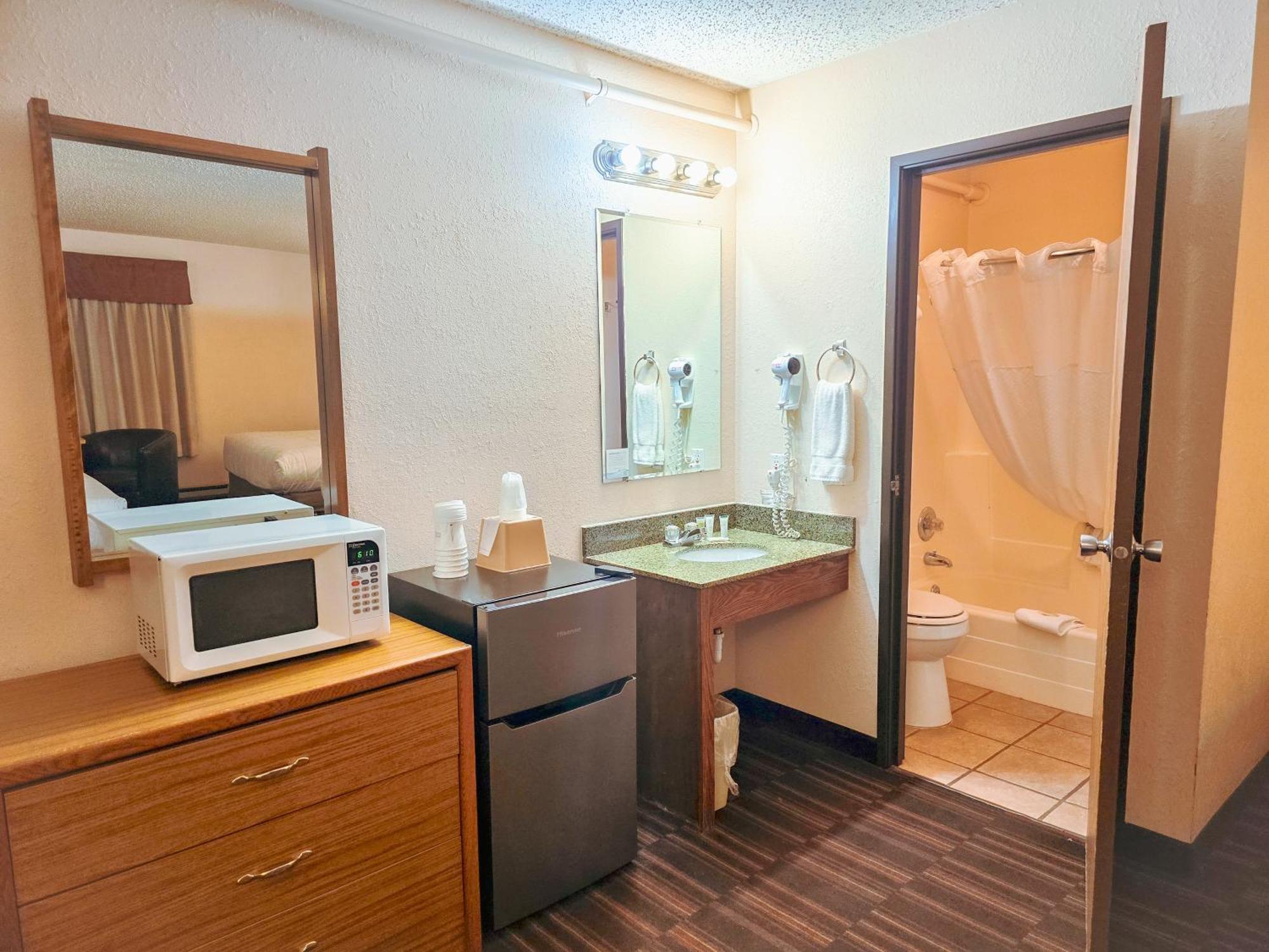 Super 8 By Wyndham Rapid City Εξωτερικό φωτογραφία