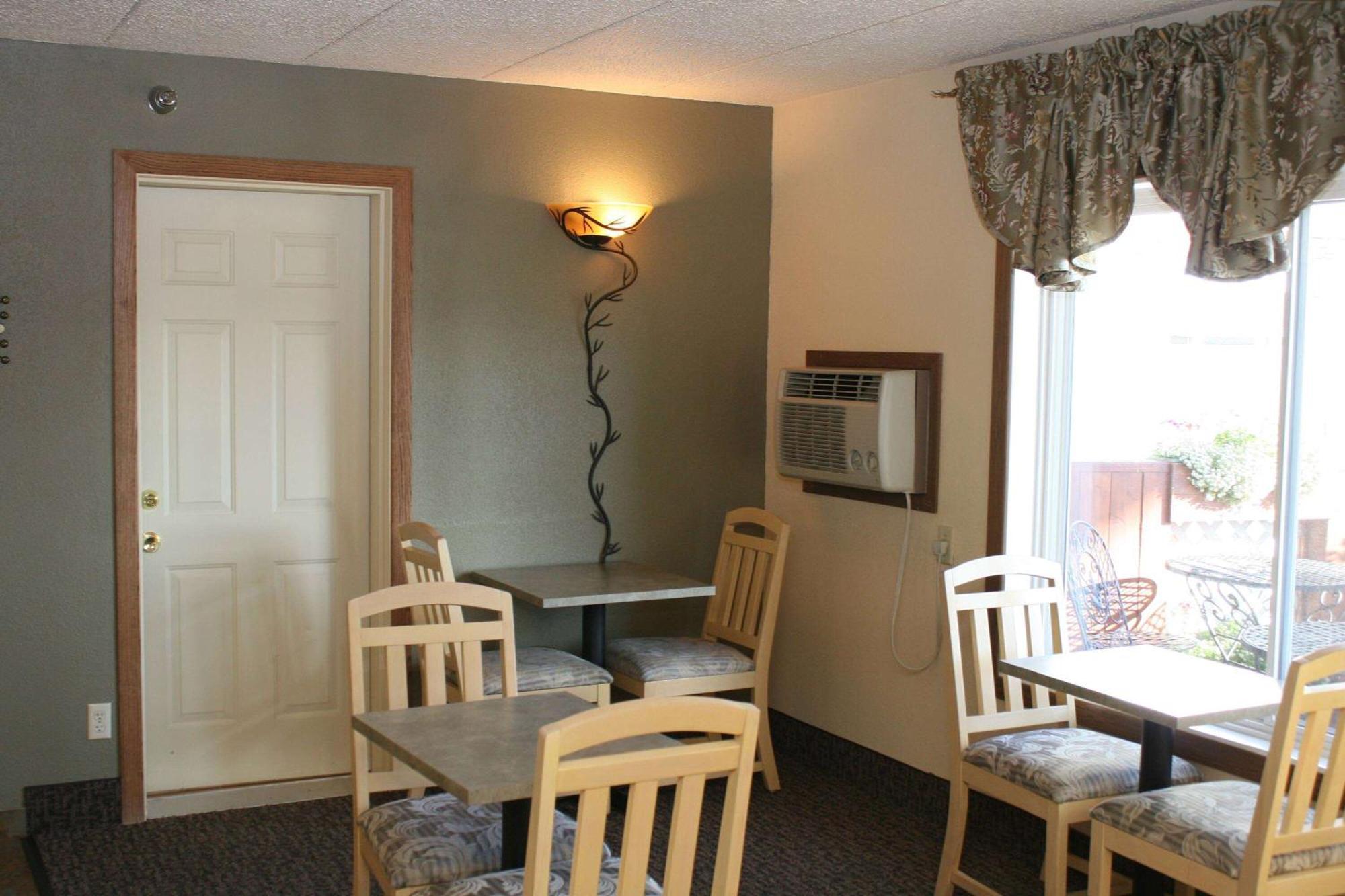 Super 8 By Wyndham Rapid City Εξωτερικό φωτογραφία