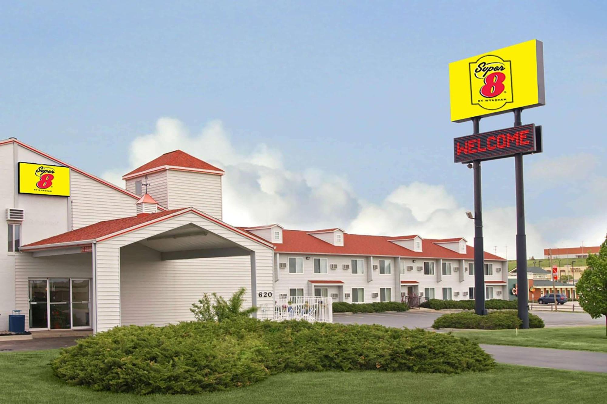 Super 8 By Wyndham Rapid City Εξωτερικό φωτογραφία